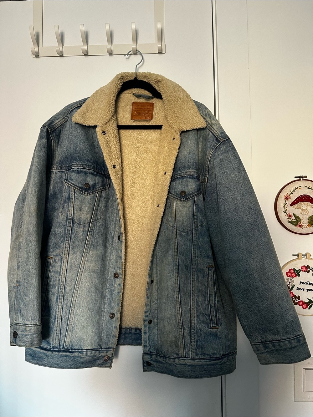 Levi’s Women’s Light Blue Denim Sherpa-Lined Jacket